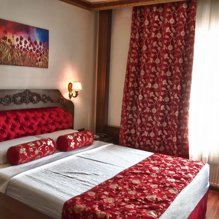 Hotel Santa Pera 4*