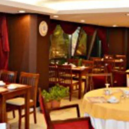 Hotel Santa Pera 2*