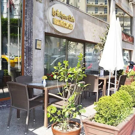 Hotel Santa Pera 2*