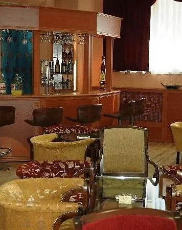 Отель Santa Pera