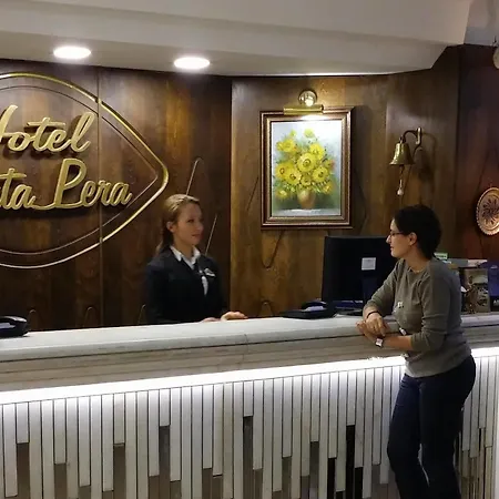 Santa Pera Istanbul